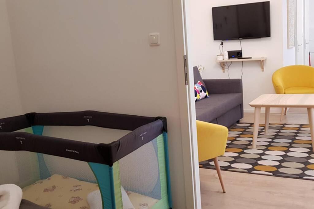 City Apartment Near Shooping Center, 6 Guests Berlim Exterior foto